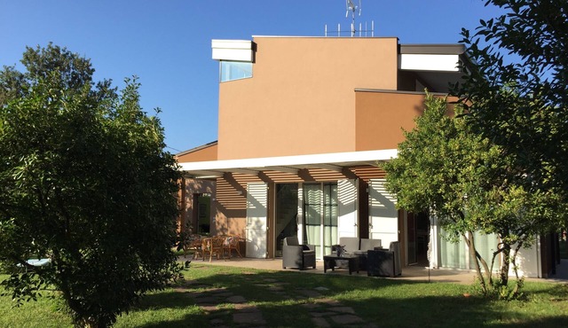 VILLA BROWN - GREEN & SEA, sleeps 6 - Including place on the beach