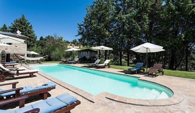 Villa Campanella: A characteristic and welcoming two-story age-old farm house surrounded by the greenery, with Free WI-FI.