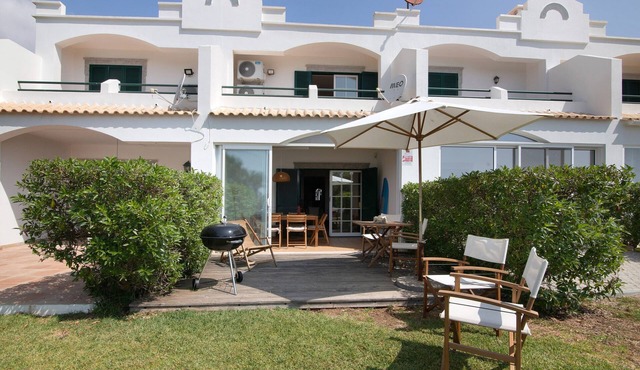 Villa 'Casa Do Ouriço - Cabanas' with Sea View, Wi-Fi and Air Conditioning