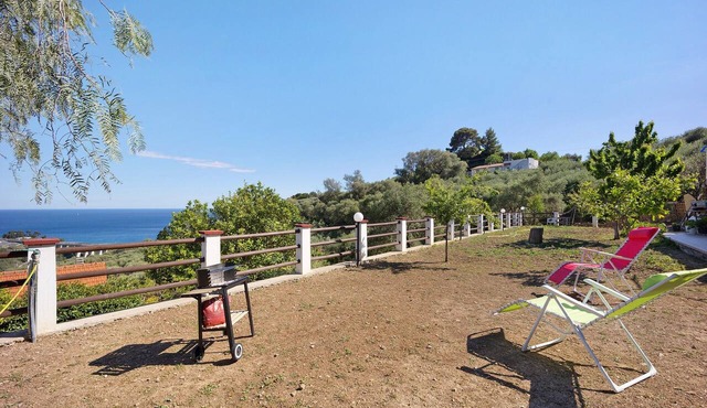 Villa 'Casa Vacanza Sanaa' with Sea View, Private Terrace and Wi-Fi