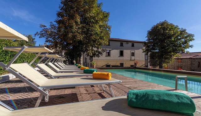 Villa Casalino your Tuscany wedding, 13 bedrooms and ensuites up 32 guests,