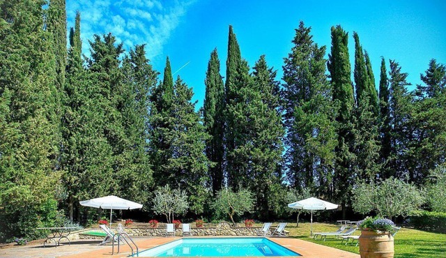 Villa Cherubina: A splendid seventeenth-century three-story villa located on top of a small hill, with Free WI-FI.
