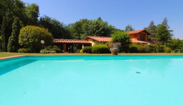 Villa composed of 3 apartaments. Private pool