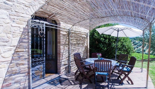 Villa Cottage Umbertide, close to Gubbio and Assisi, with panoramic pool !