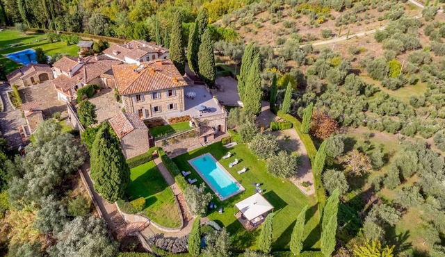 Villa De Cerchi 12, Emma Villas