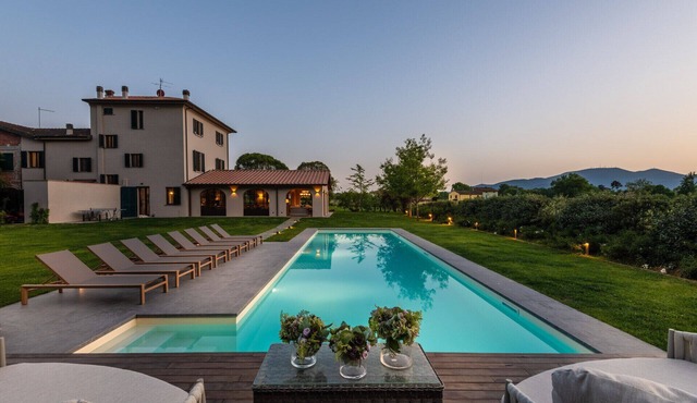 Villa del Nonno, Luxury Tuscan Farmhouse with Private Pool close to Lucca, Pisa and Florence