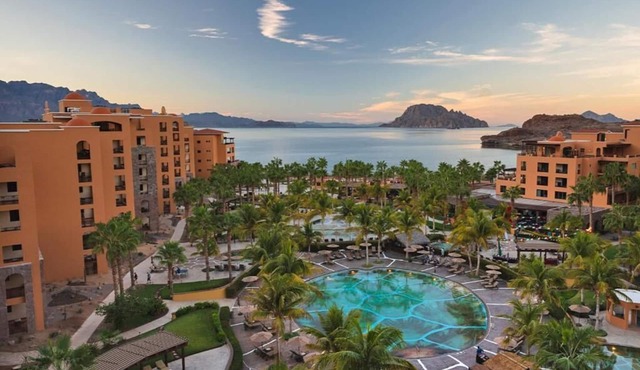 Villa del Palmar Loreto: Garden-View Family Escape—Adventure, Relax, Repeat!