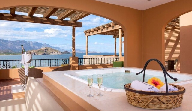 Villa del Palmar Resort at the Islands of Loreto - Danzante Bay 3-bedroom/4 bath