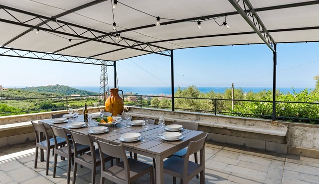 Villa 'Design La Weka Loca' with Private Terrace, Wi-Fi and Air Conditioning