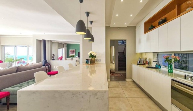 Villa Disdant , Fresnaye , Cape Town