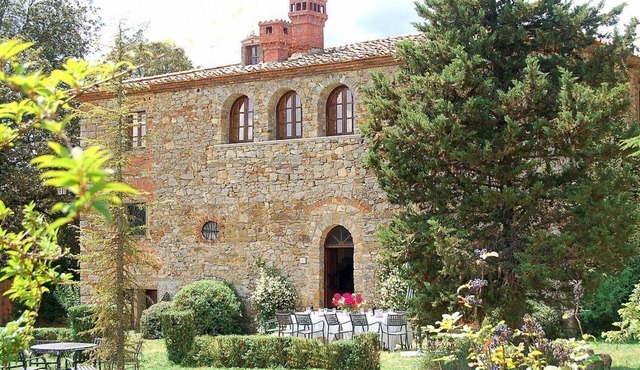 Villa Doralicia B: A characteristic and welcoming two-story historical villa surrounded by the greenery, with Free WI-FI.