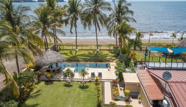 Villa Elysian Estrella Beachfront Suite