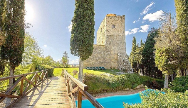 Villa Fauno F: A welcoming cottage located in a small hamlet at the foot of a castle, with Free WI-FI.
