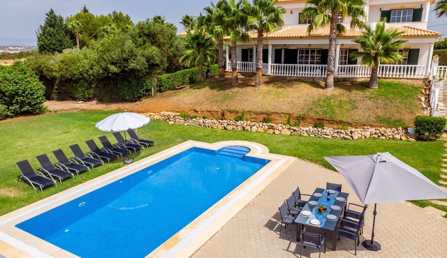 Villa for 10 people, with private pool