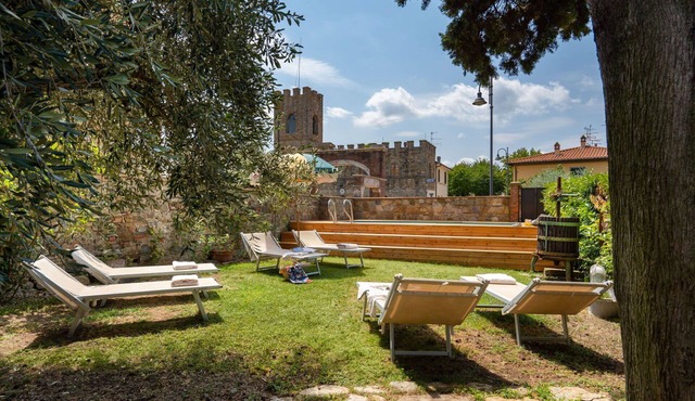 VILLA FRACASSINI, Unique Private Exclusive Villa in small Tuscan Town