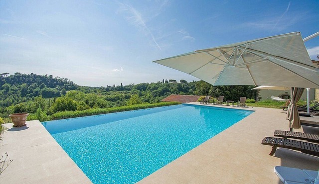 Villa Frediana: A characteristic and welcoming two-story villa situated in the heart of the Tuscan countryside, with Free WI-FI.