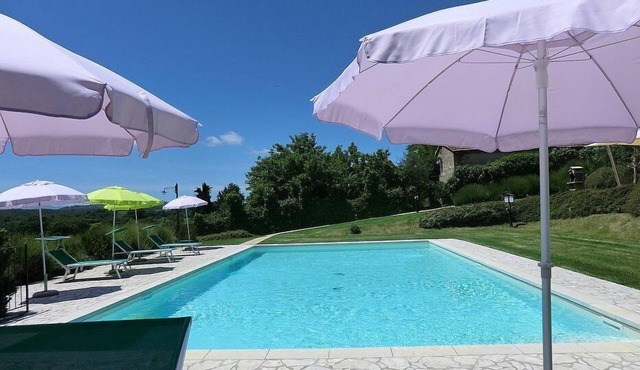 Villa Gelso Grande: A cozy and welcoming two-story ancient house in the characteristic style of the Tuscan countryside, with Free WI-FI.