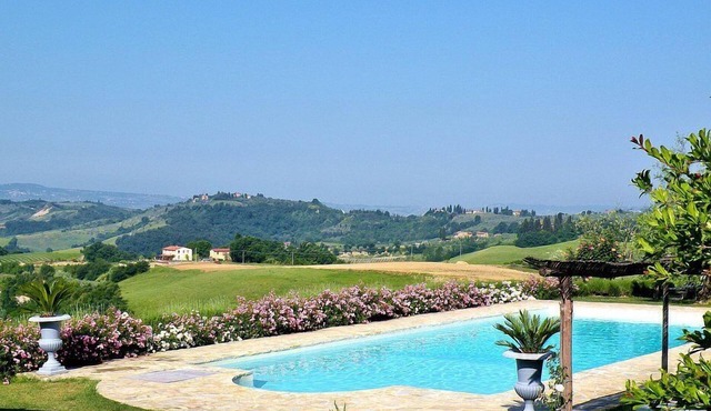 Villa Gilia E: An elegant two-story independent house surrounded by the greenery, with Free WI-FI.