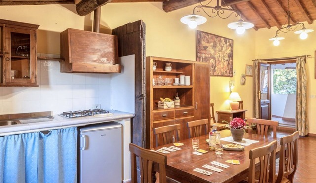 Villa Grassina Quadrilocale sleeps 8, WIFI, pool, Nature