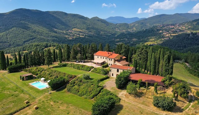 Villa I Cipressi by fewo-toskana, surrounded by nature, secluded location, private pool, barbecue