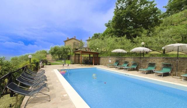 Villa in an extremely panoramic position with private pool for 6 persons, perfect for groups of frie