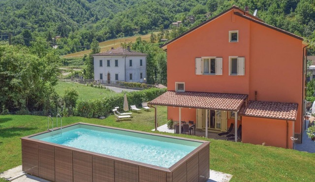 Villa in Borgo Pace with Private Pool