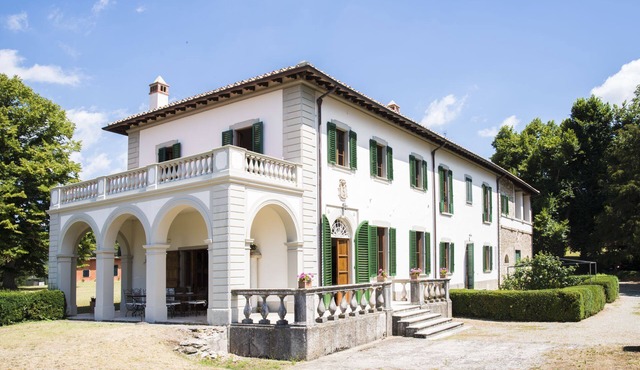 Villa in Casole with 6 bedrooms sleeps 12