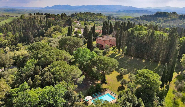 Villa in Montelopio with 6 bedrooms sleeps 12