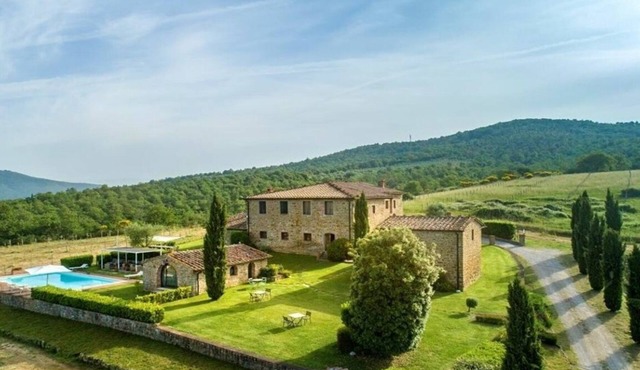 Villa in Rapale with 9 bedrooms sleeps 20