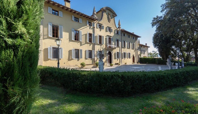 Villa in Ronta with 13 bedrooms sleeps 26