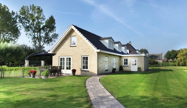 Villa in Schoorldam with Garden