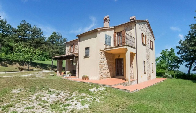 Villa in Tavoleto with pool