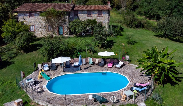 Villa in the green with private pool, garden, wi-fi for families and groups