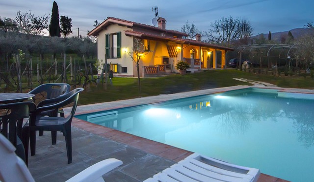 Villa in Toscana - Reggello con Piscina, Wi-Fi, Giardini.