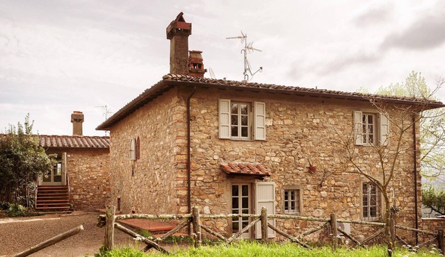 Villa in Tuscany with Heated Pool & Sports Court