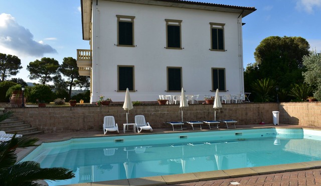Villa Irene, 10 bedrooms and private pool near Castiglioncello