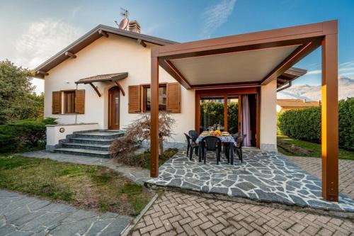 VILLA IRIS Three Bedroom Private Garden Bike&Boat&Scooter Lake Como