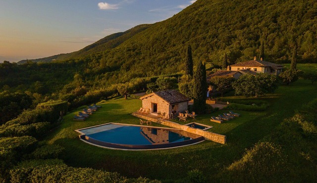 Villa in San Giovanni Del Pantano with 8 bedrooms sleeps 16