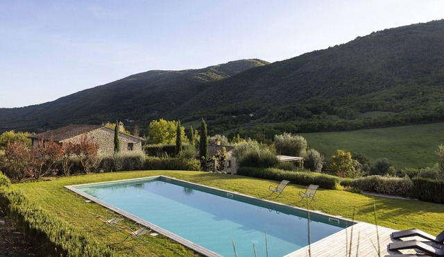 Villa in San Giovanni Del Pantano with 6 bedrooms sleeps 12