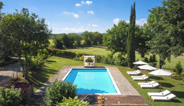 VILLA LA COLONICA, Luxury Tuscan Farmhouse with Pool and Staff close to Florence