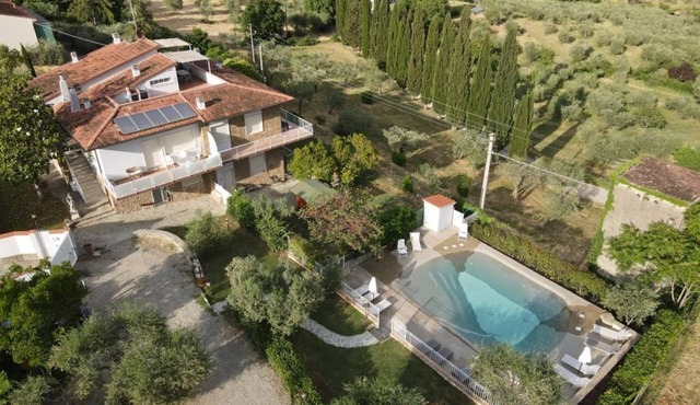 Villa le statue is 5 km from the center of Florence, pool and private parking