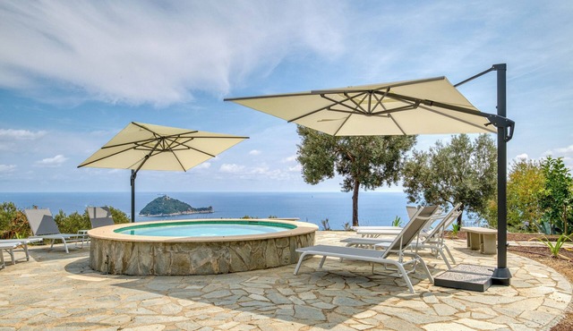 Villa Luce del Sol with Pool - M, Alassio, Italy