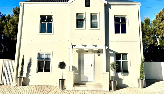 Villa Lyón - 4 Bed 4 Bath in 24/7 Secure Estate