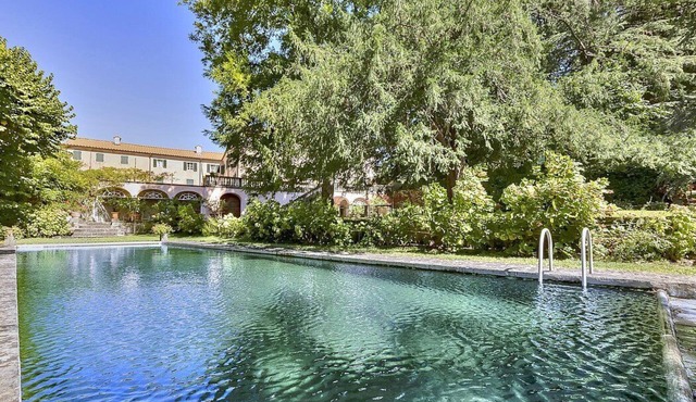 Villa Margaret: A splendid nineteenth-century three-story historical villa surrounded by the greenery, with Free WI-FI.
