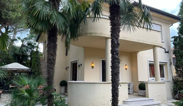 Villa MIMA with garden on two floors, 100 m from the sea.
