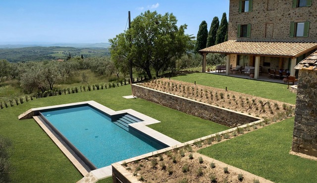 Villa Parigi, elegant designer Villa in Chianti, Pool & Concierge, WiFi, A/C