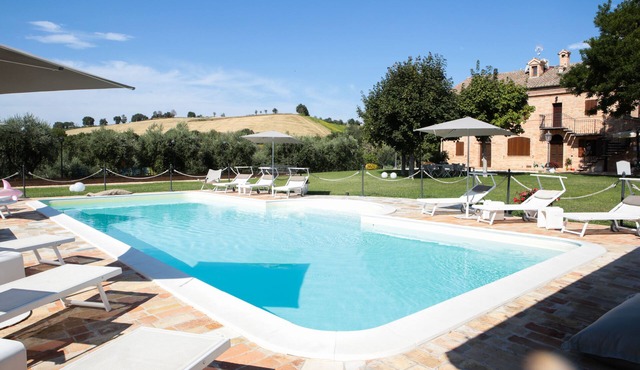 Villa Pedossa, Il Grano, app in villa with pool 7 km from Senigallia, Marche