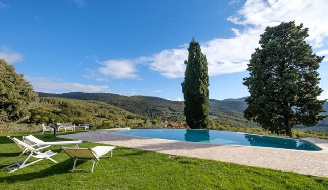 Villa Poggiostelle, wonderful countryside property, surrounded by a large private estate with ga.