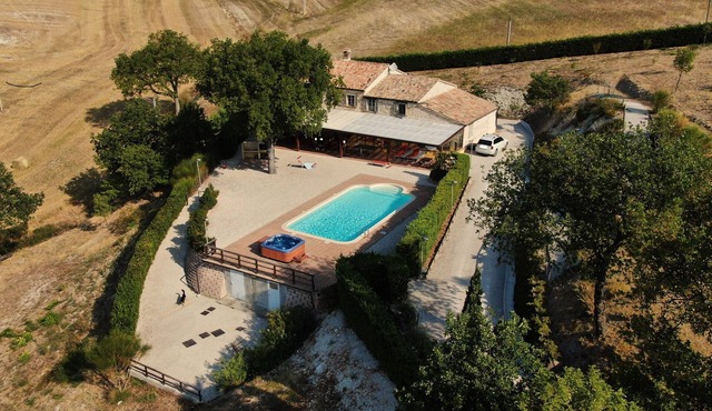 Villa private pool Jacuzzi in panoramic position. Special offers from May to September