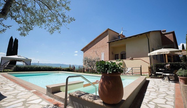 Villa Salonia: A characteristic and welcoming villa surrounded by meadows and by green hills, with Free WI-FI.
